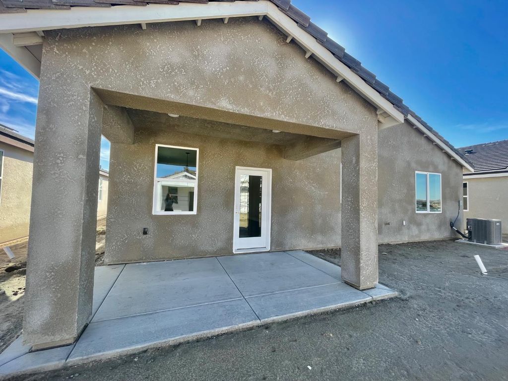 Image 9 of property listing at 16210 West David Ave, Kerman, CA 93630