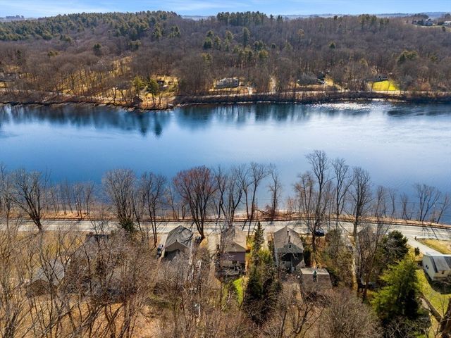118 River Rd, Merrimac, MA 01860