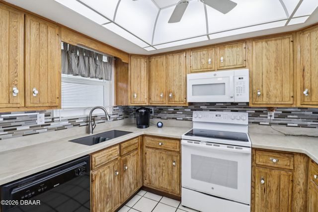4831 Saxon Dr Apt 104, New Smyrna Beach, FL 32169