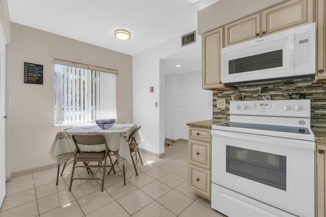 7301 Amberly Lane 109, Delray Beach, FL 33446