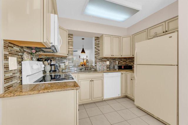 7301 Amberly Lane 109, Delray Beach, FL 33446