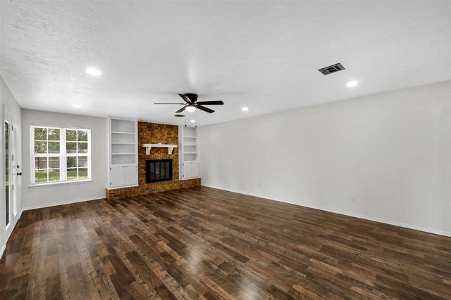 7202 NW Willow Creek Dr, Lawton, OK 73505