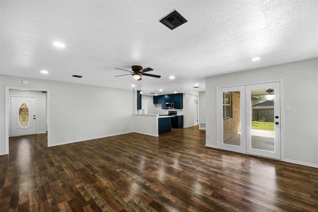 7202 NW Willow Creek Dr, Lawton, OK 73505