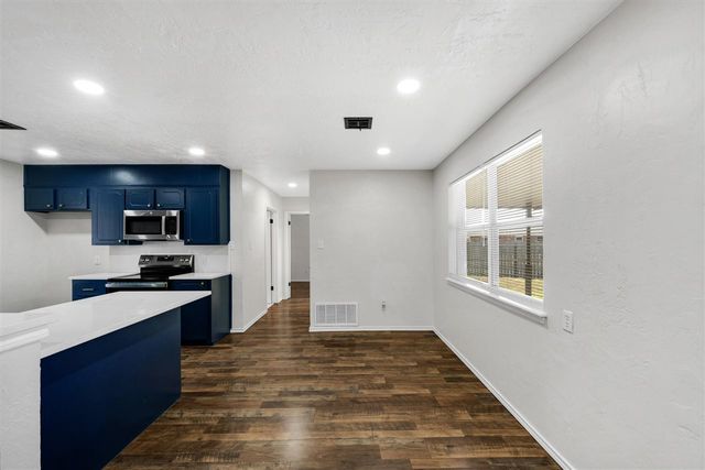 7202 NW Willow Creek Dr, Lawton, OK 73505