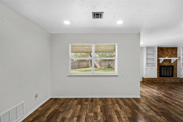 7202 NW Willow Creek Dr, Lawton, OK 73505