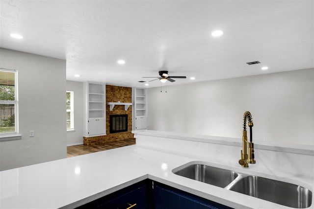 7202 NW Willow Creek Dr, Lawton, OK 73505