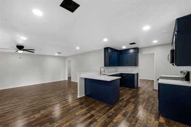 7202 NW Willow Creek Dr, Lawton, OK 73505