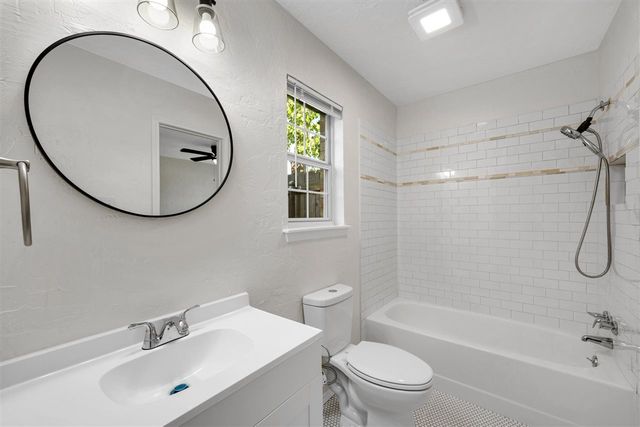 7202 NW Willow Creek Dr, Lawton, OK 73505