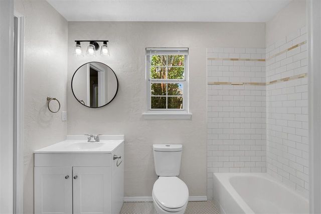 7202 NW Willow Creek Dr, Lawton, OK 73505