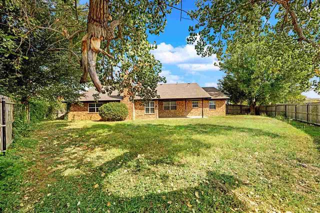 7202 NW Willow Creek Dr, Lawton, OK 73505