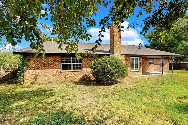 7202 NW Willow Creek Dr, Lawton, OK 73505