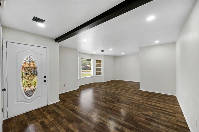 7202 NW Willow Creek Dr, Lawton, OK 73505