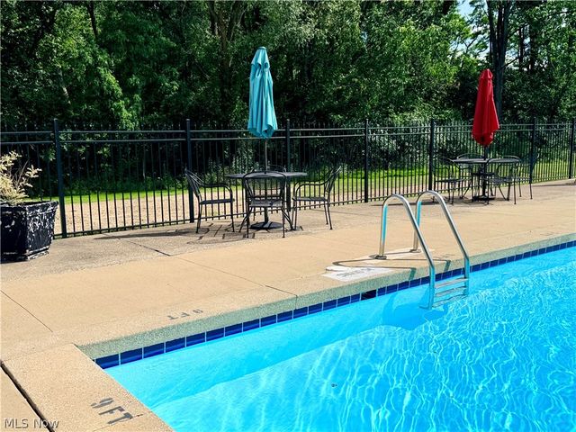 9995 Independence Drive 8B, North Royalton, OH 44133