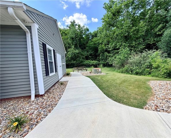9995 Independence Drive 8B, North Royalton, OH 44133