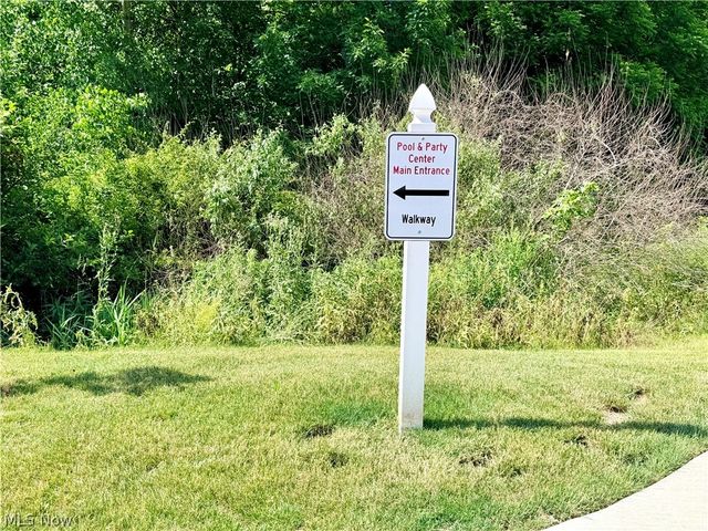9995 Independence Drive 8B, North Royalton, OH 44133