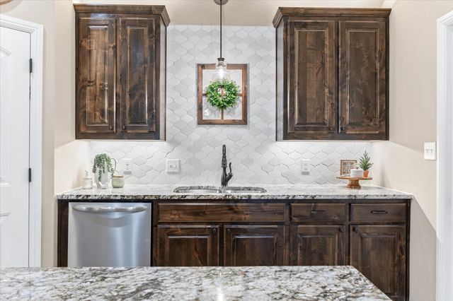 1321 Highland Park Circle, Granbury, TX 76048