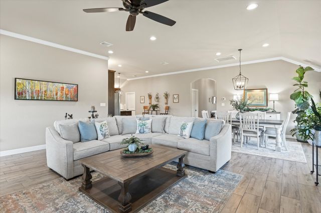 1321 Highland Park Circle, Granbury, TX 76048