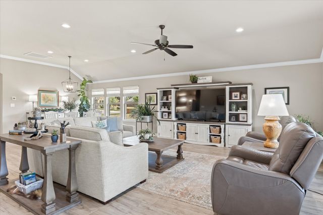 1321 Highland Park Circle, Granbury, TX 76048
