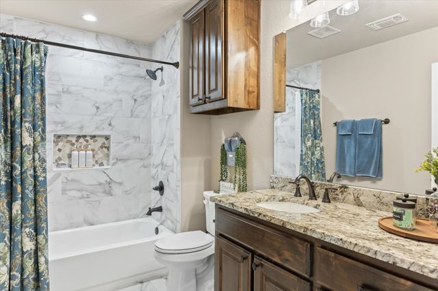 1321 Highland Park Circle, Granbury, TX 76048