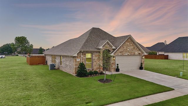 1321 Highland Park Circle, Granbury, TX 76048