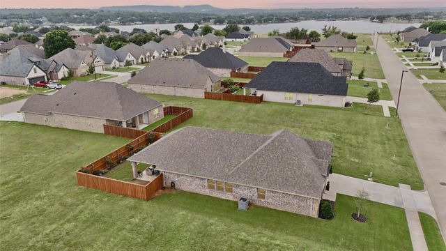 1321 Highland Park Circle, Granbury, TX 76048