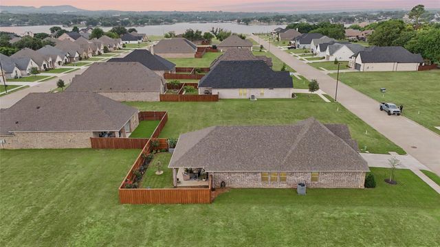 1321 Highland Park Circle, Granbury, TX 76048