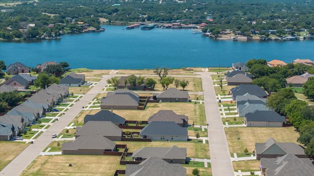 1321 Highland Park Circle, Granbury, TX 76048