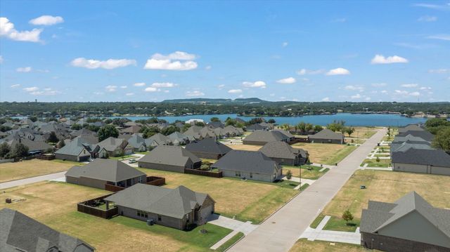 1321 Highland Park Circle, Granbury, TX 76048
