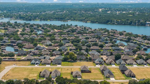 1321 Highland Park Circle, Granbury, TX 76048