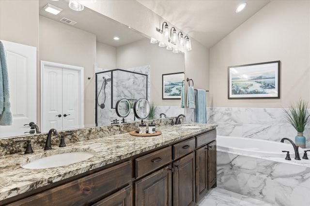 1321 Highland Park Circle, Granbury, TX 76048