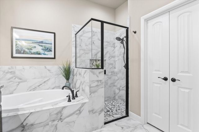 1321 Highland Park Circle, Granbury, TX 76048