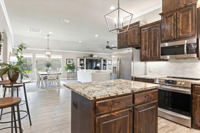1321 Highland Park Circle, Granbury, TX 76048