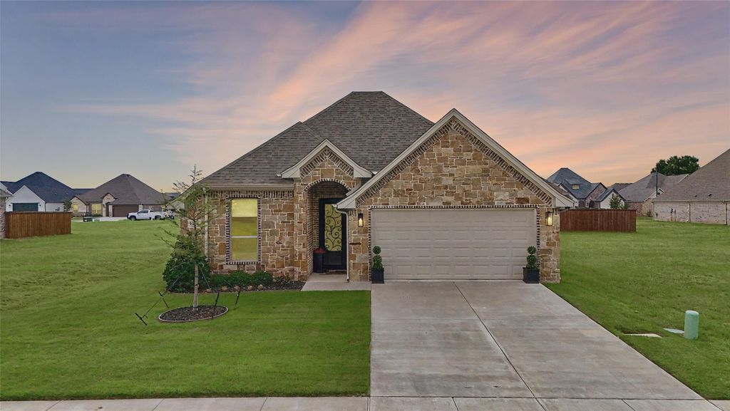 1321 Highland Park Circle, Granbury, TX 76048
