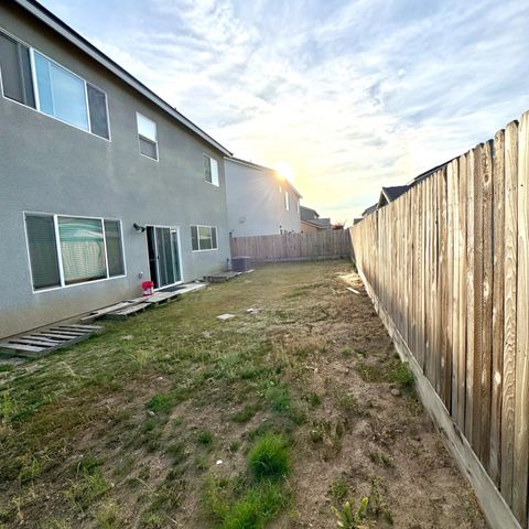 7012 W Donner Avenue, Fresno, CA 93723