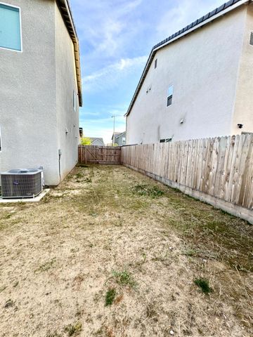 7012 W Donner Avenue, Fresno, CA 93723