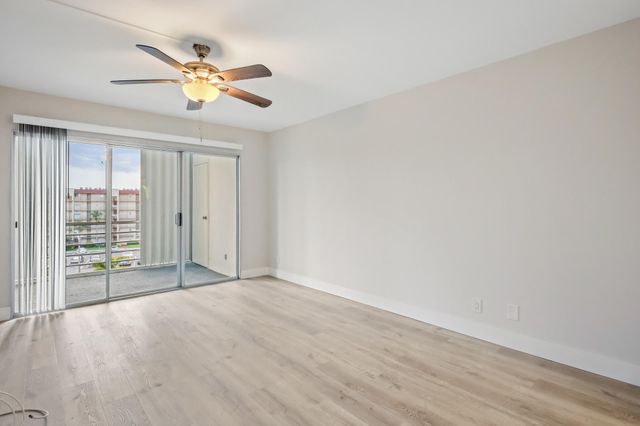 3590 Via Poinciana 501, Lake Worth, FL 33467