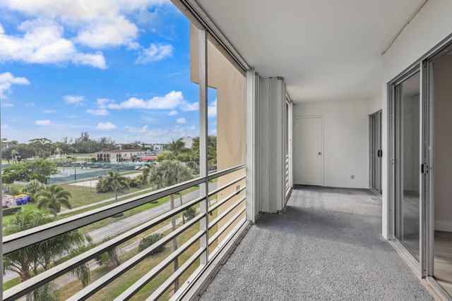 3590 Via Poinciana 501, Lake Worth, FL 33467