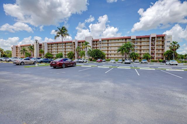 3590 Via Poinciana 501, Lake Worth, FL 33467