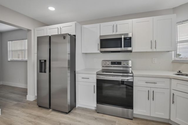 3590 Via Poinciana 501, Lake Worth, FL 33467