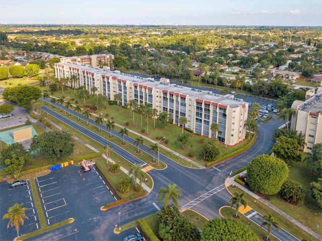 3590 Via Poinciana 501, Lake Worth, FL 33467