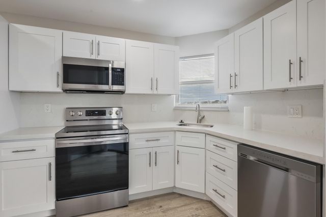 3590 Via Poinciana 501, Lake Worth, FL 33467