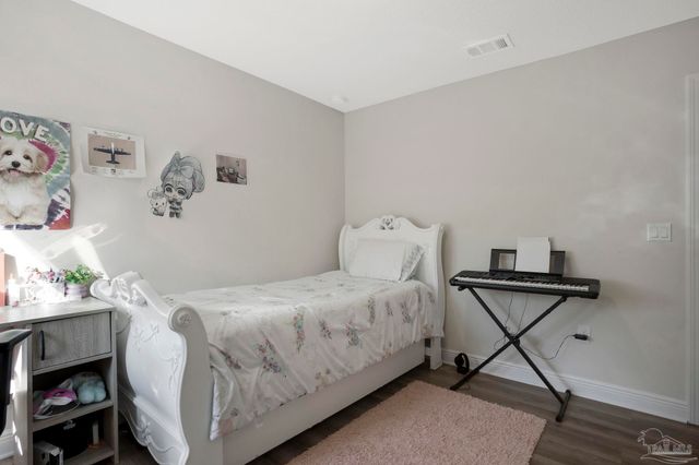 2957 Pga Blvd, Navarre, FL 32566