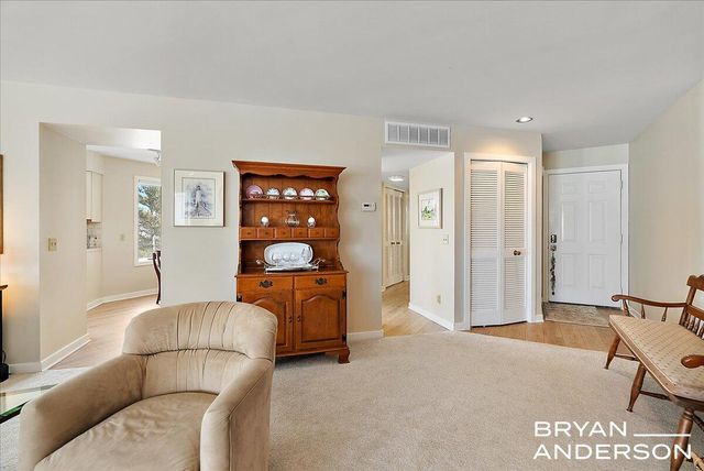 810 S Harbor Drive 16, Grand Haven, MI 49417