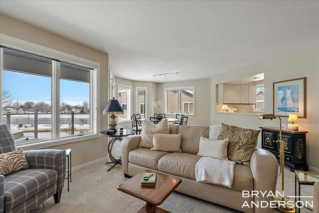 810 S Harbor Drive 16, Grand Haven, MI 49417