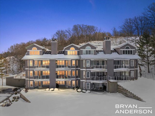 810 S Harbor Drive 16, Grand Haven, MI 49417