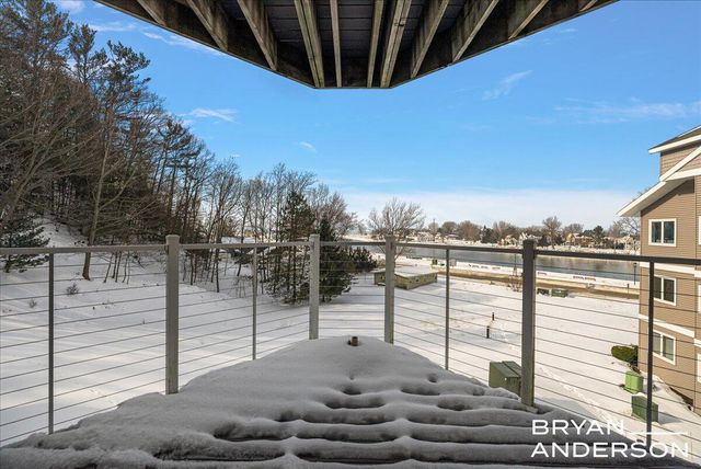 810 S Harbor Drive 16, Grand Haven, MI 49417