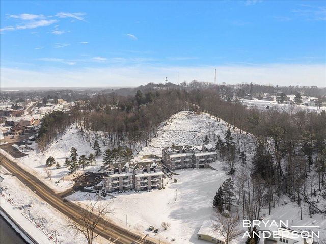 810 S Harbor Drive 16, Grand Haven, MI 49417