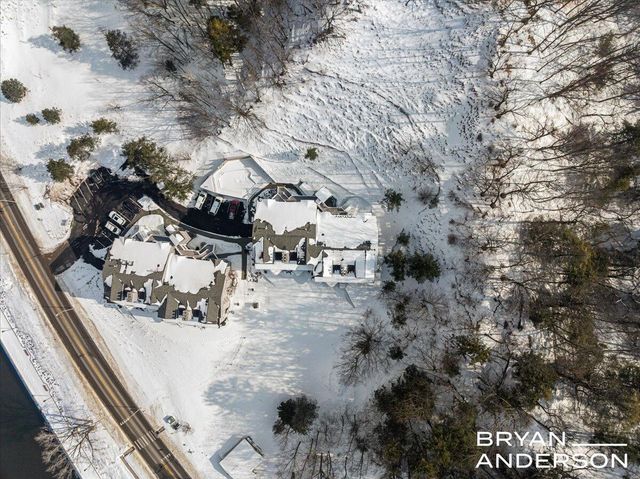 810 S Harbor Drive 16, Grand Haven, MI 49417