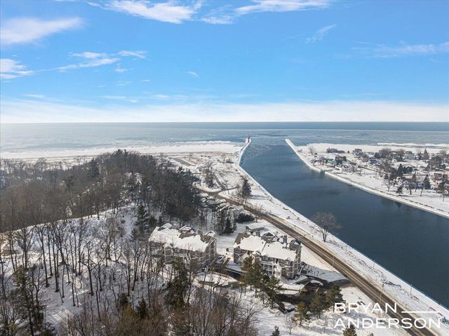 810 S Harbor Drive 16, Grand Haven, MI 49417