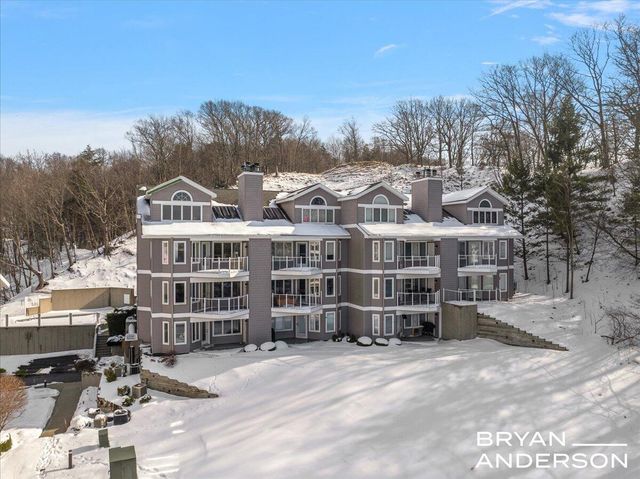 810 S Harbor Drive 16, Grand Haven, MI 49417